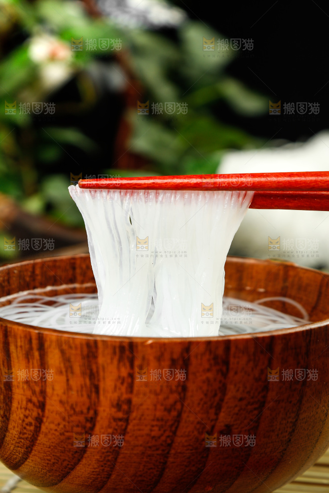 深底上的龙口粉丝