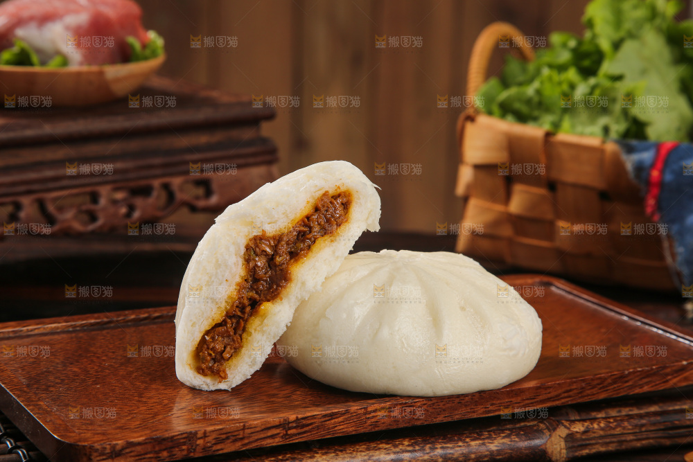 深底上的酱肉包子