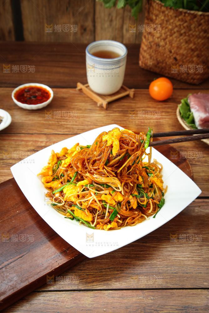盘子里的炒合菜