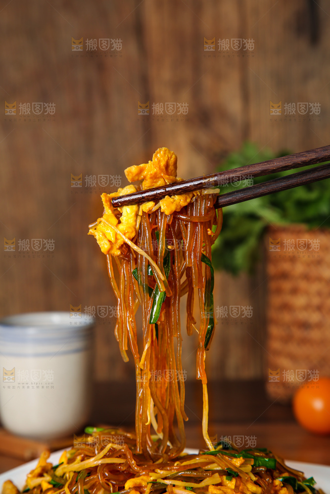 盘子里的炒合菜
