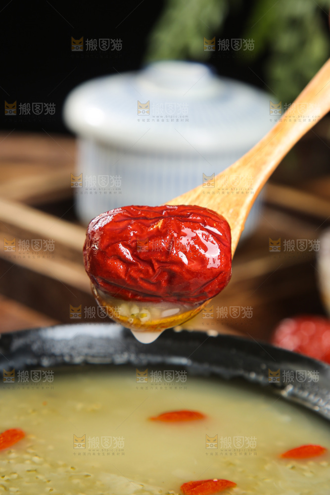 碗里的黑米粥