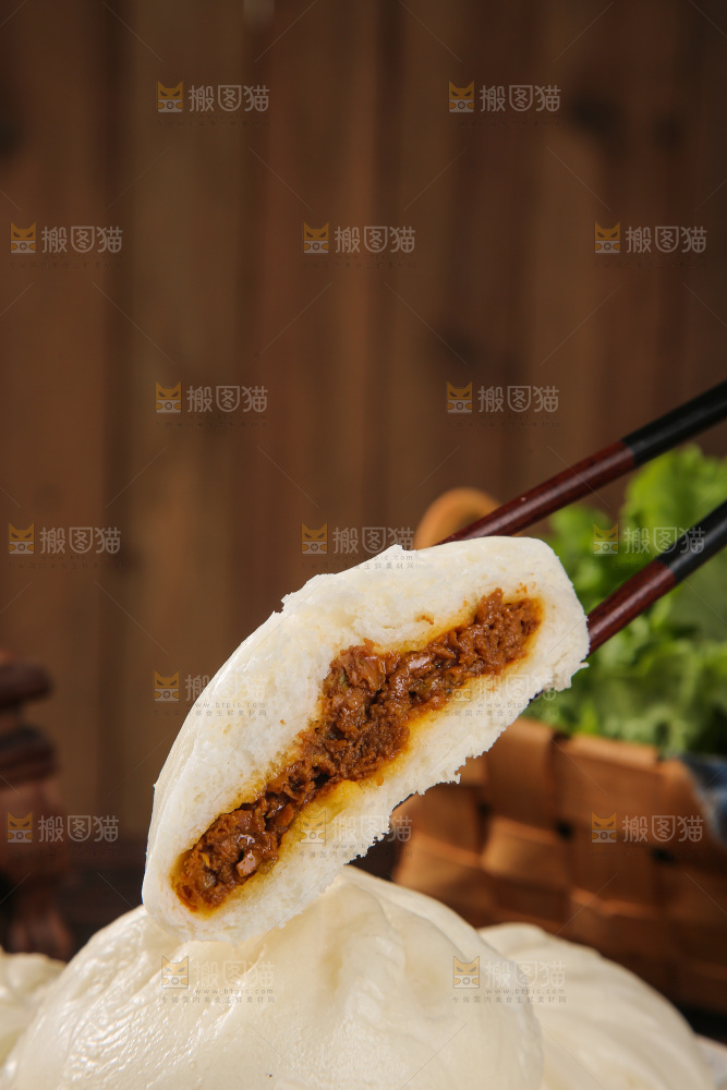 深底上的酱肉包子
