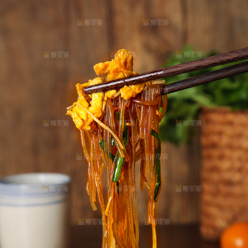 盘子里的炒合菜