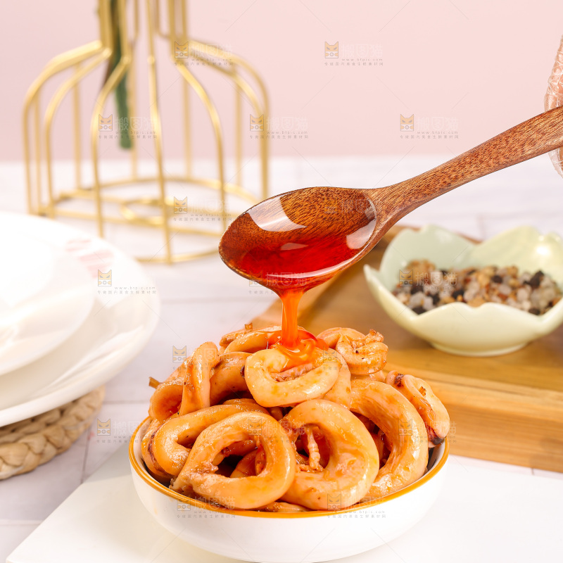 浅底上的鱿鱼圈