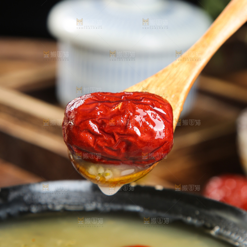 碗里的黑米粥