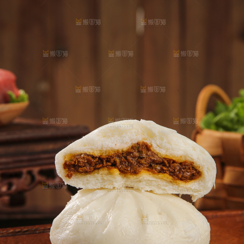 深底上的酱肉包子