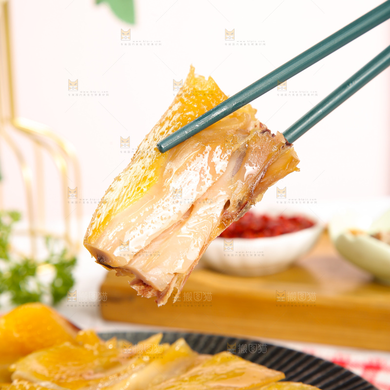 浅底上的风干鸡