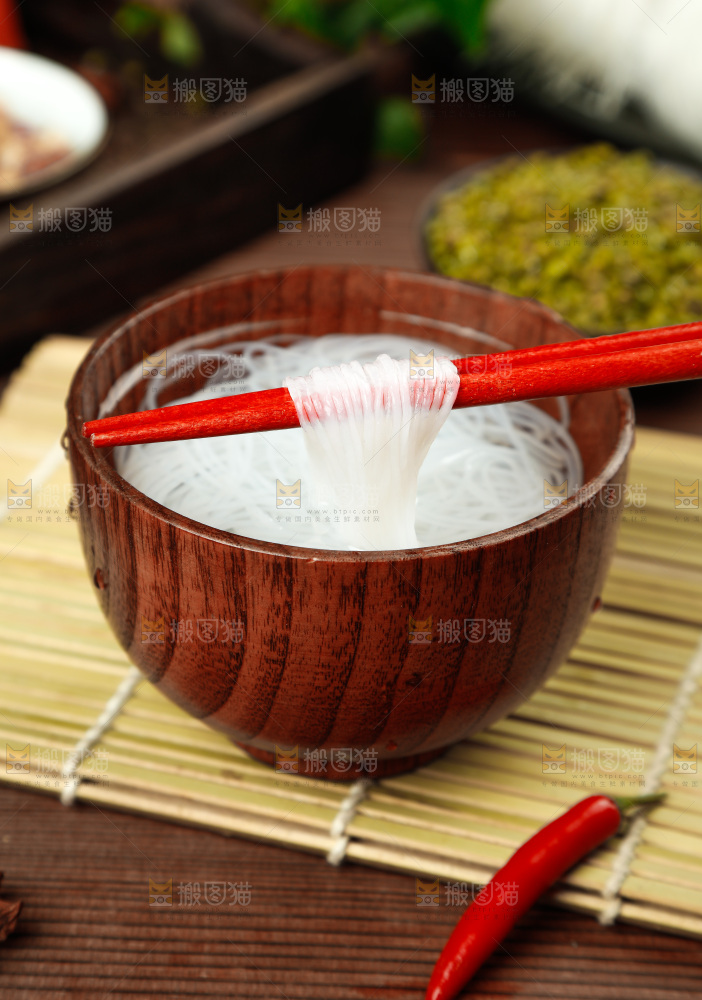 深底上的龙口粉丝