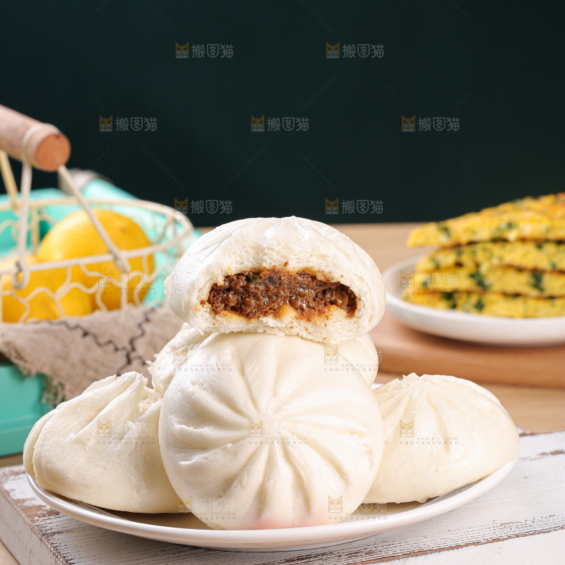 木底上的酱肉包子