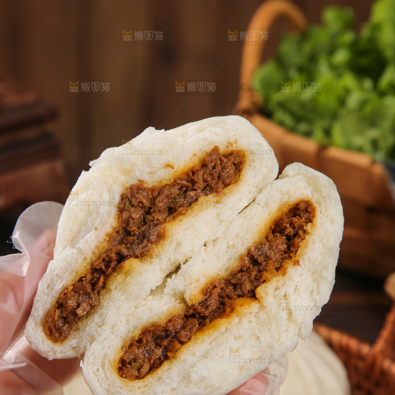 深底上的酱肉包子