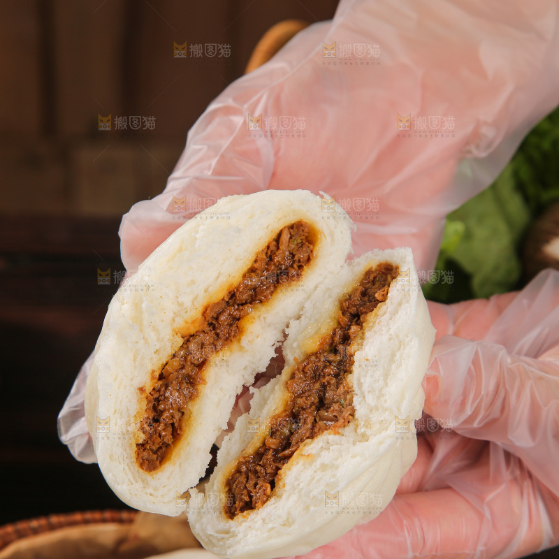 深底上的酱肉包子