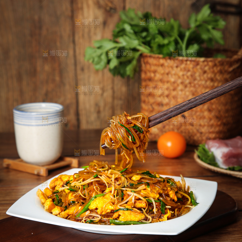 盘子里的炒合菜