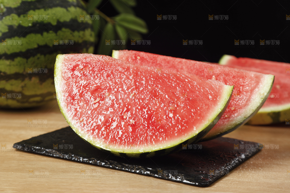 深底上的红瓤西瓜