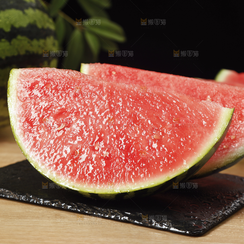 深底上的红瓤西瓜