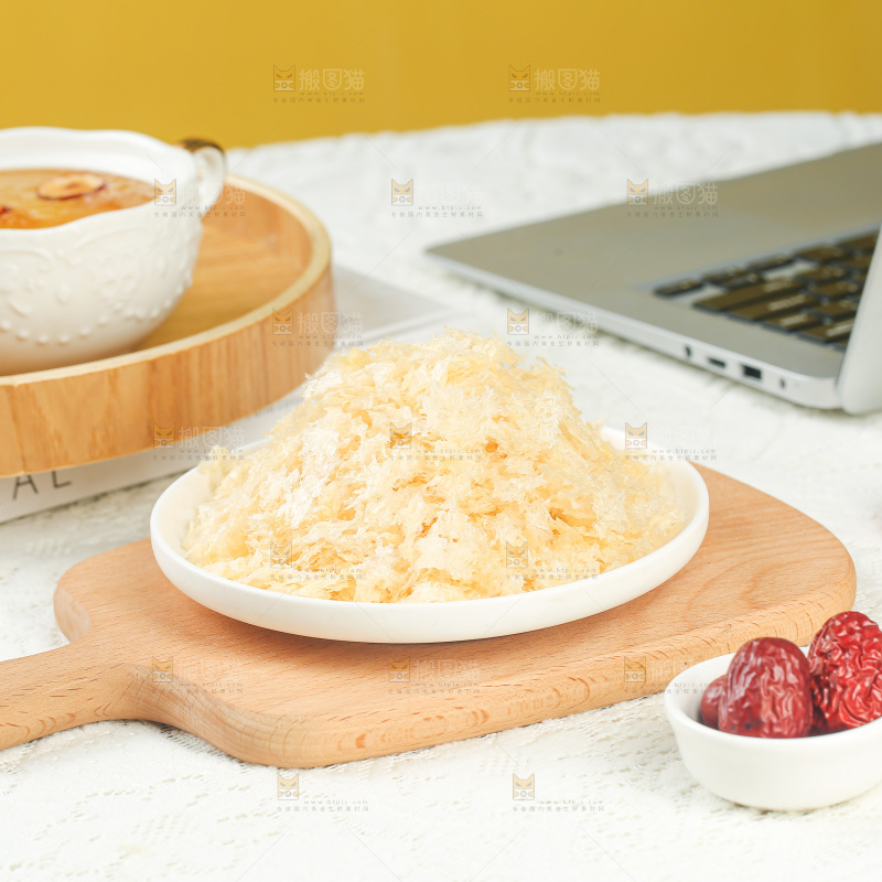 浅底上的本草银耳