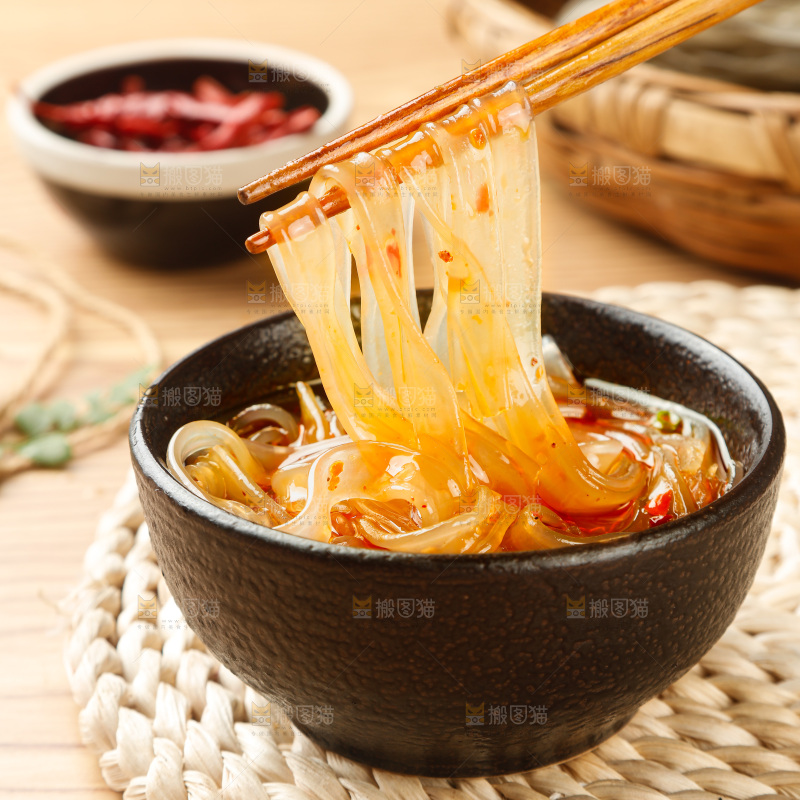 碗里的酸辣粉