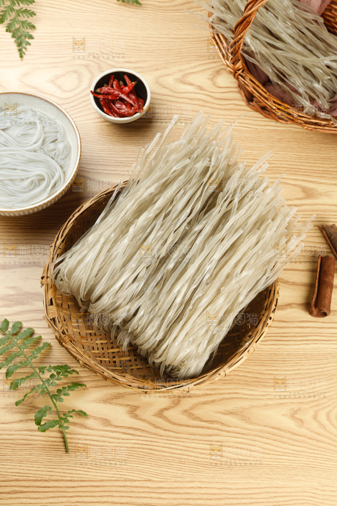 浅底上的手工红薯粉