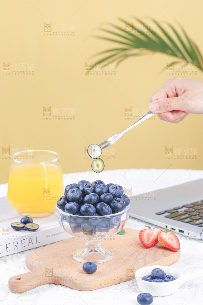 浅底上的怡颗莓