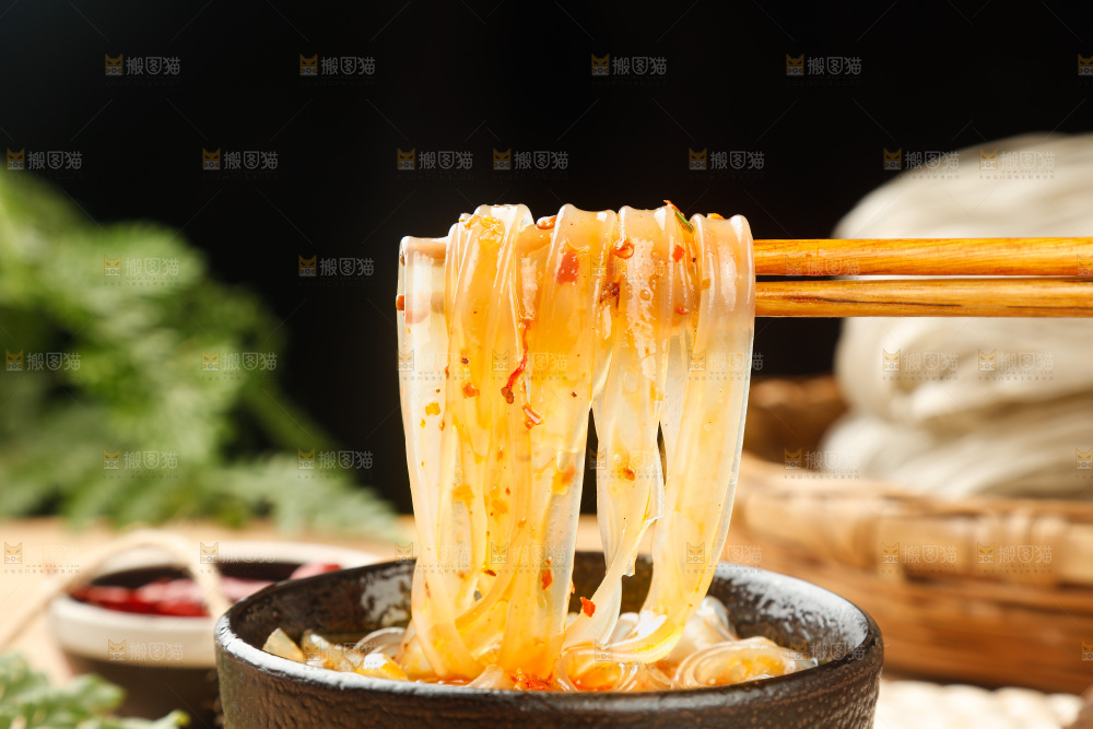 碗里的酸辣粉