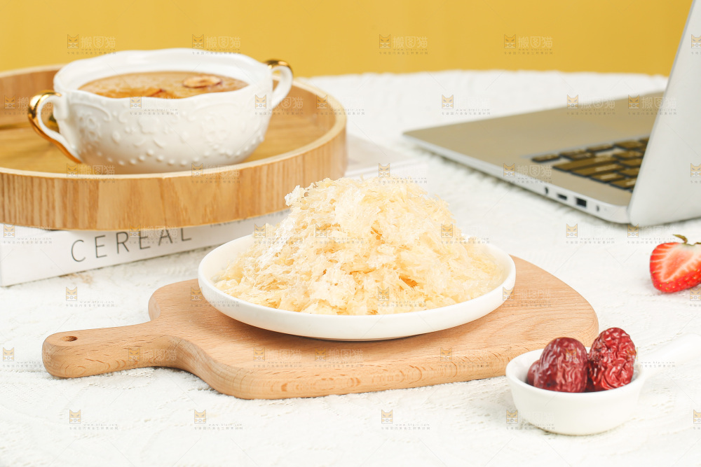 浅底上的本草银耳