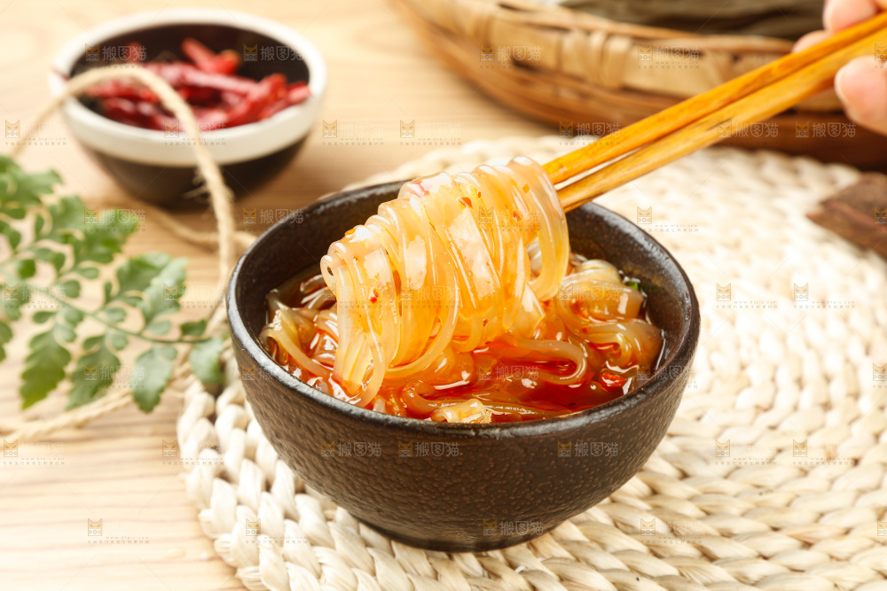 碗里的酸辣粉