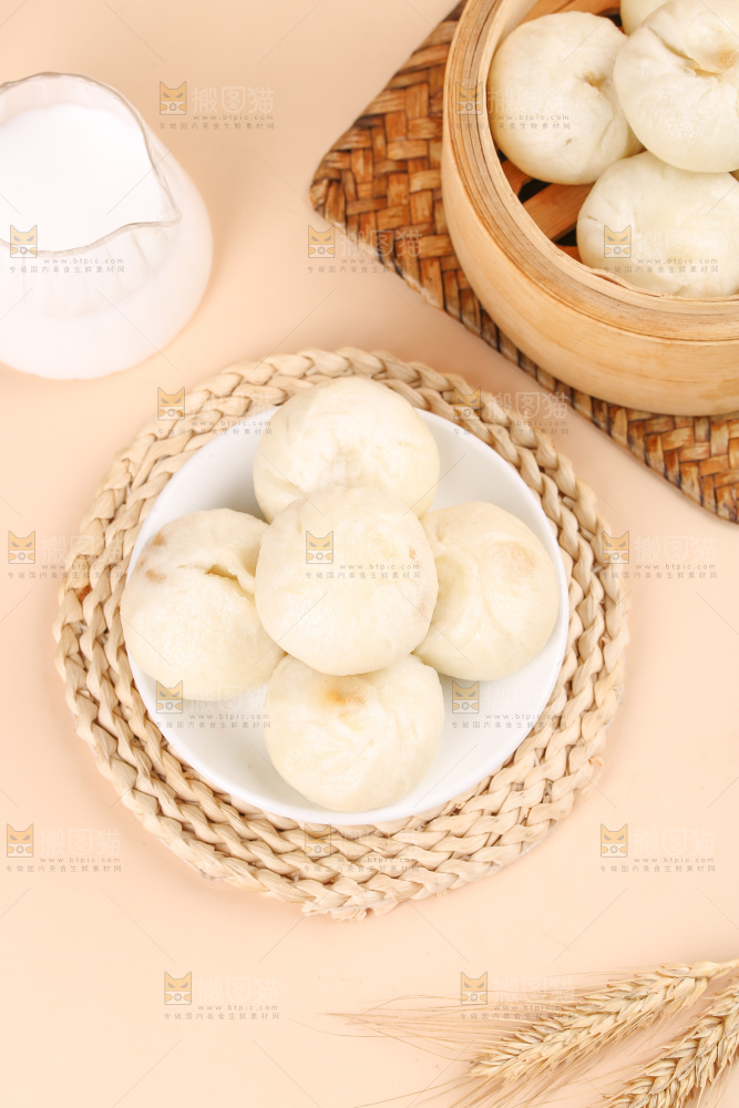 浅底上的发面小笼包