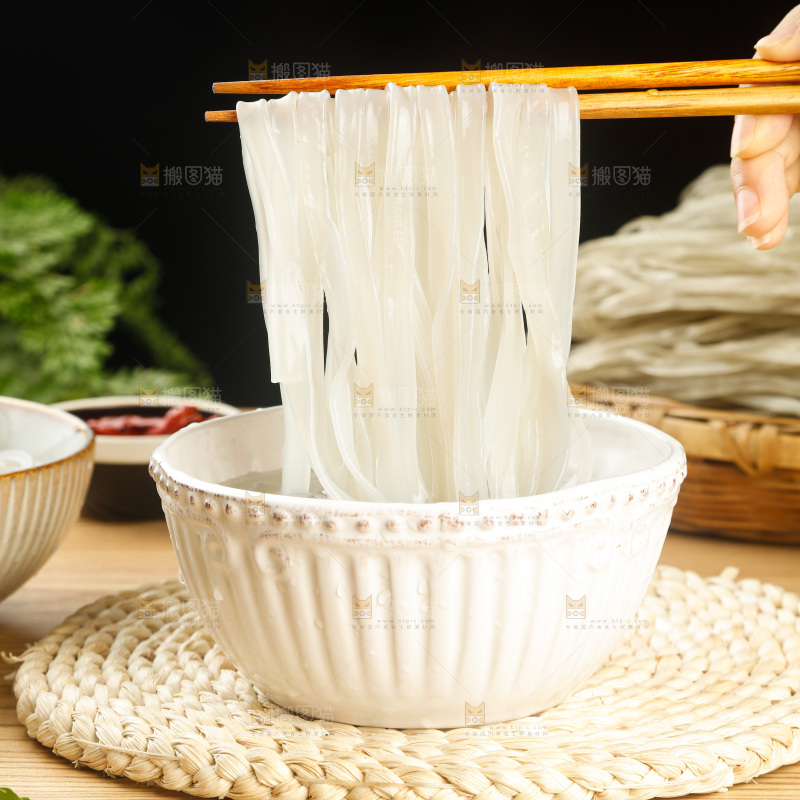 浅底上的手工红薯粉