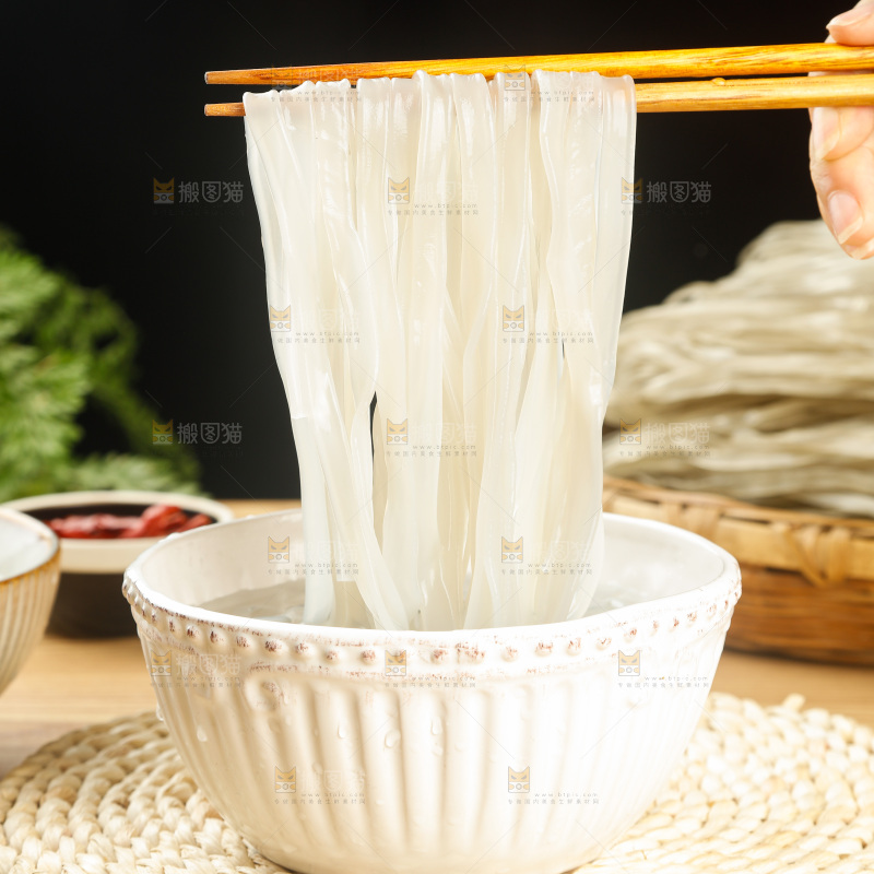 浅底上的手工红薯粉