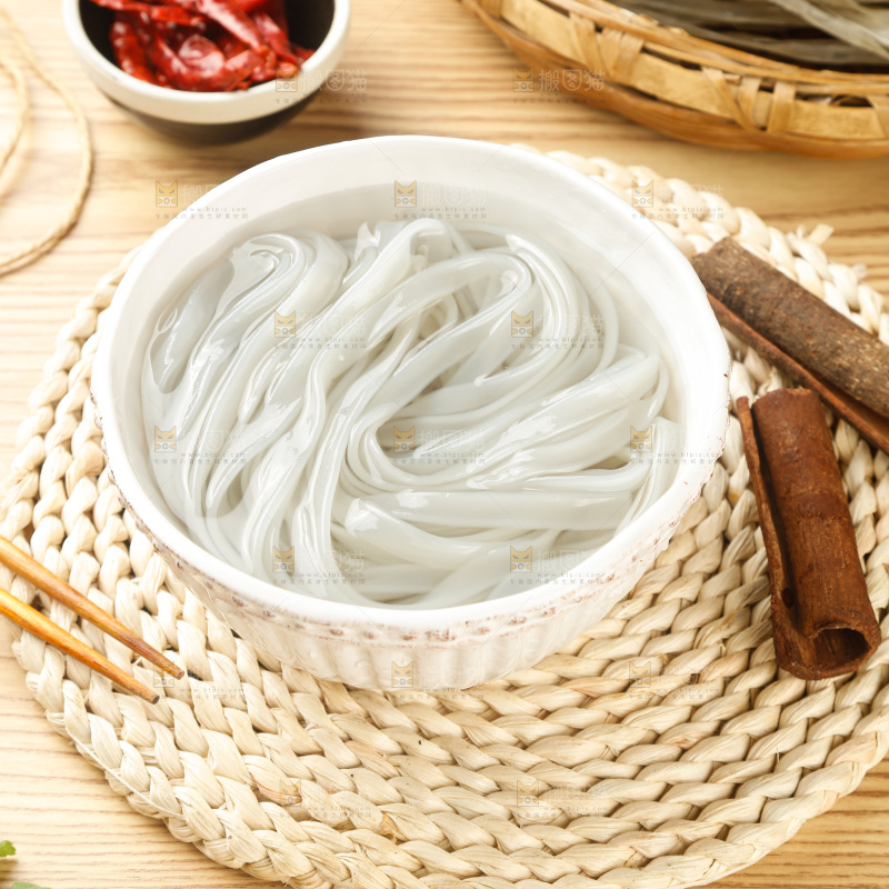 浅底上的手工红薯粉