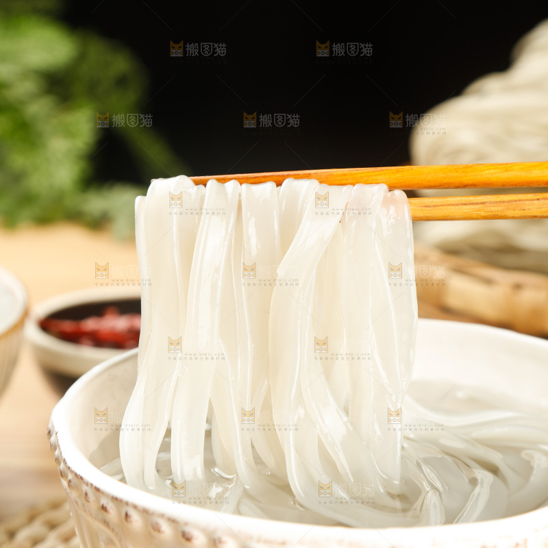 浅底上的手工红薯粉