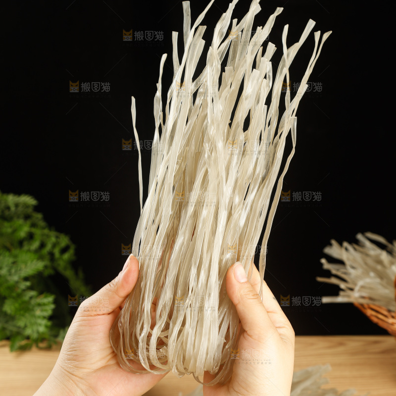 浅底上的手工红薯粉