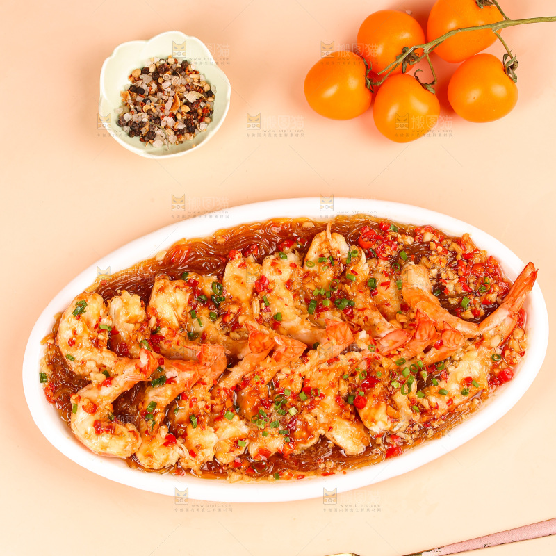 盘子里的蒜蓉虾