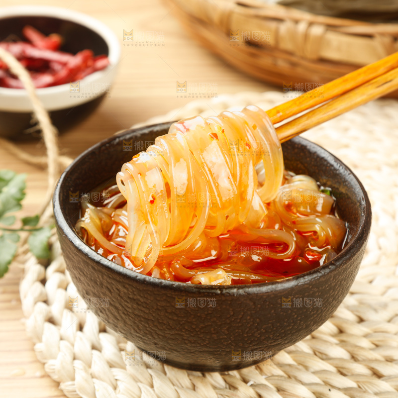 碗里的酸辣粉