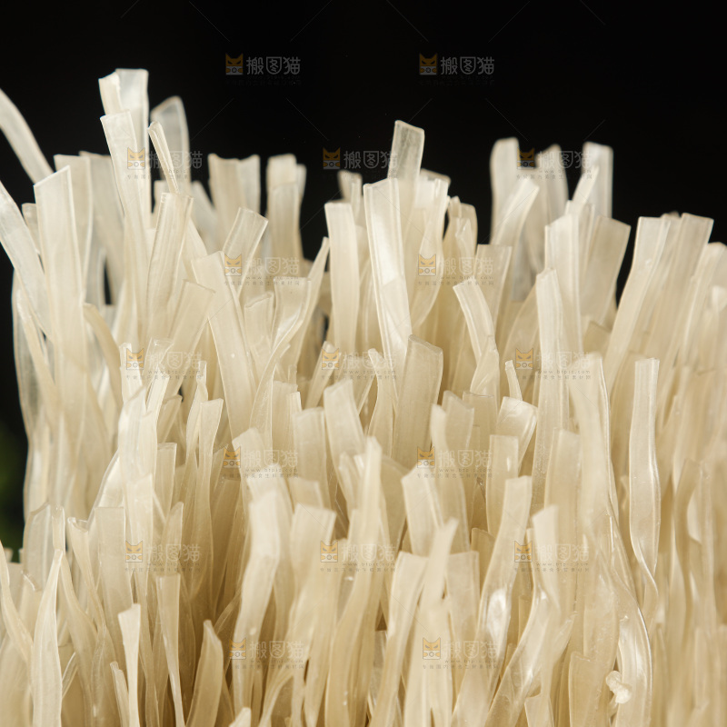浅底上的手工红薯粉