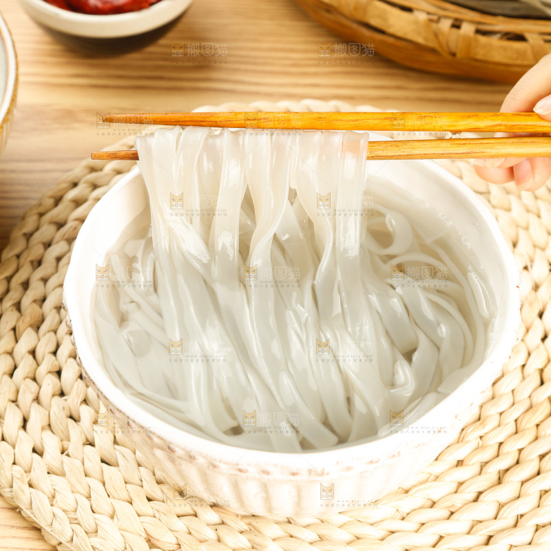 浅底上的手工红薯粉