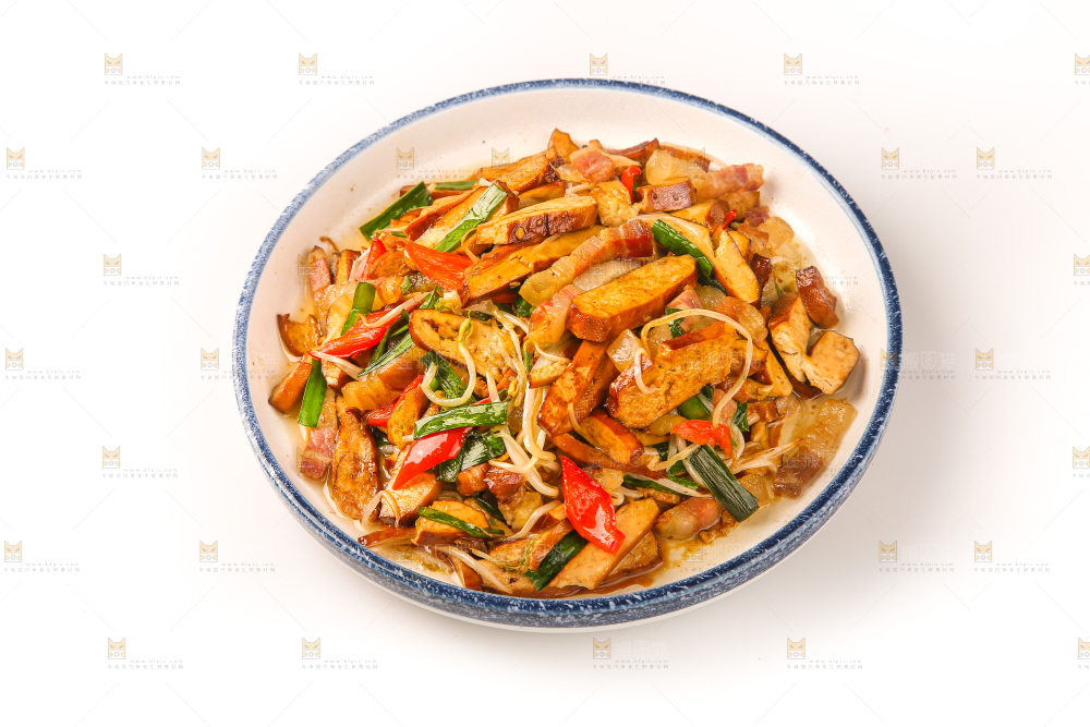 盘子里的炒豆干
