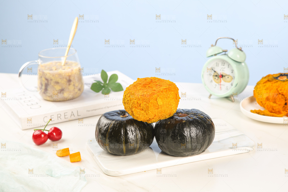 浅底上的贝贝南瓜
