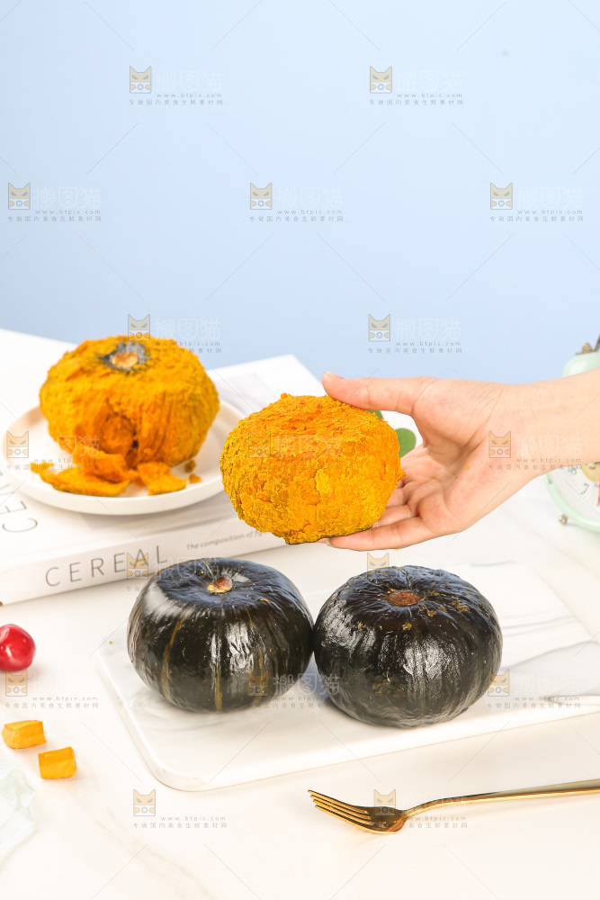 浅底上的贝贝南瓜