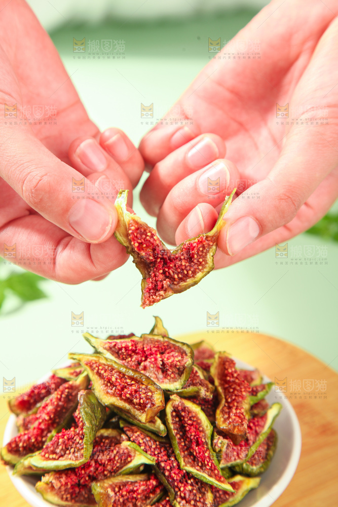 浅底上的无花果脯