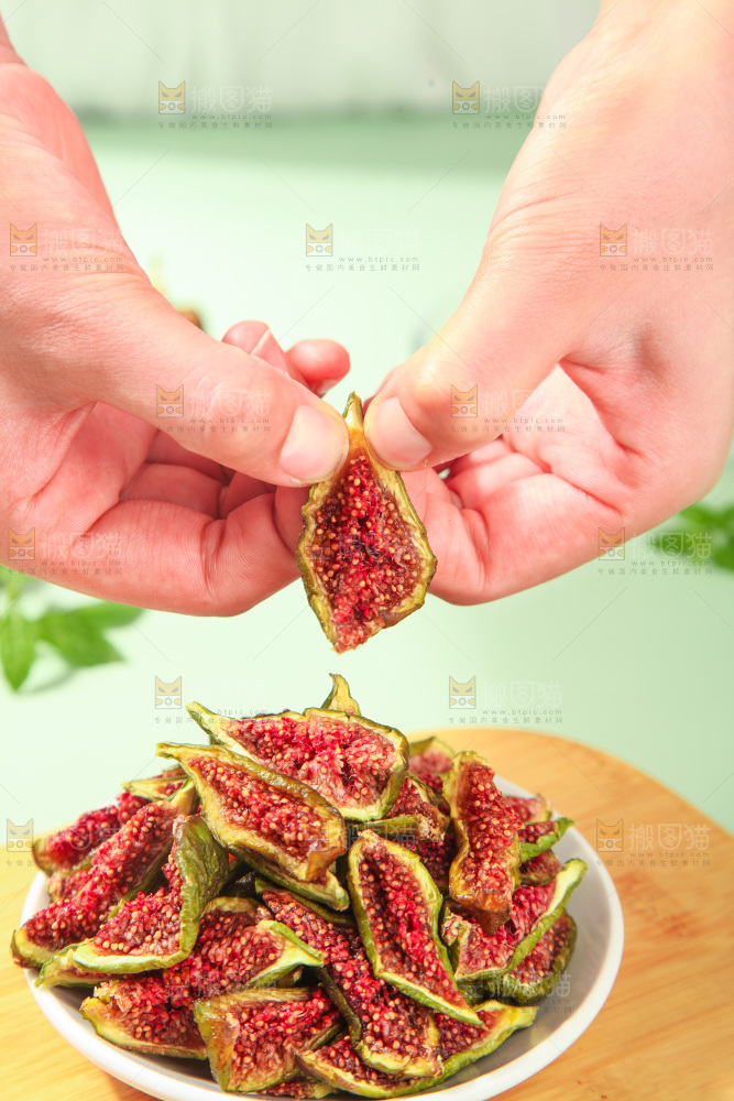 浅底上的无花果脯