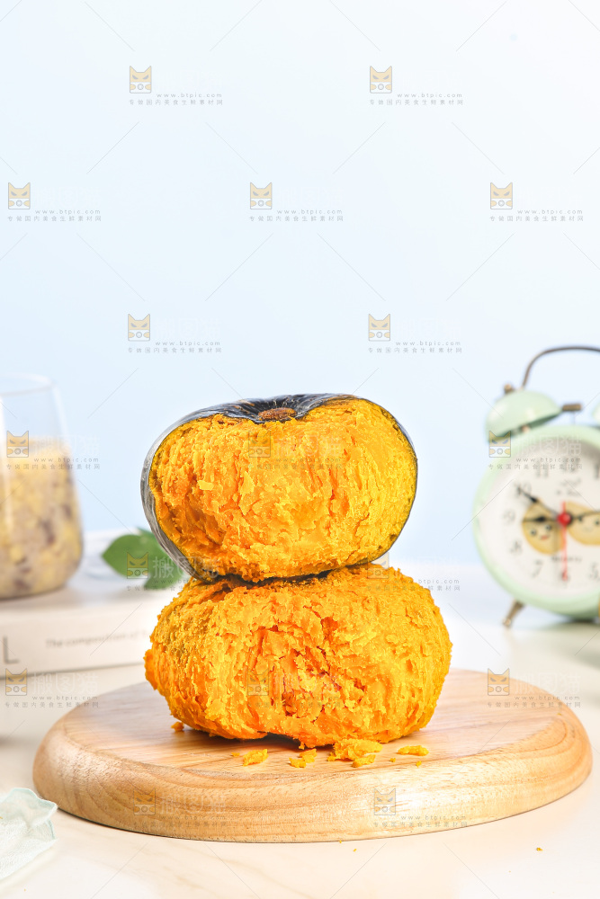 浅底上的贝贝南瓜