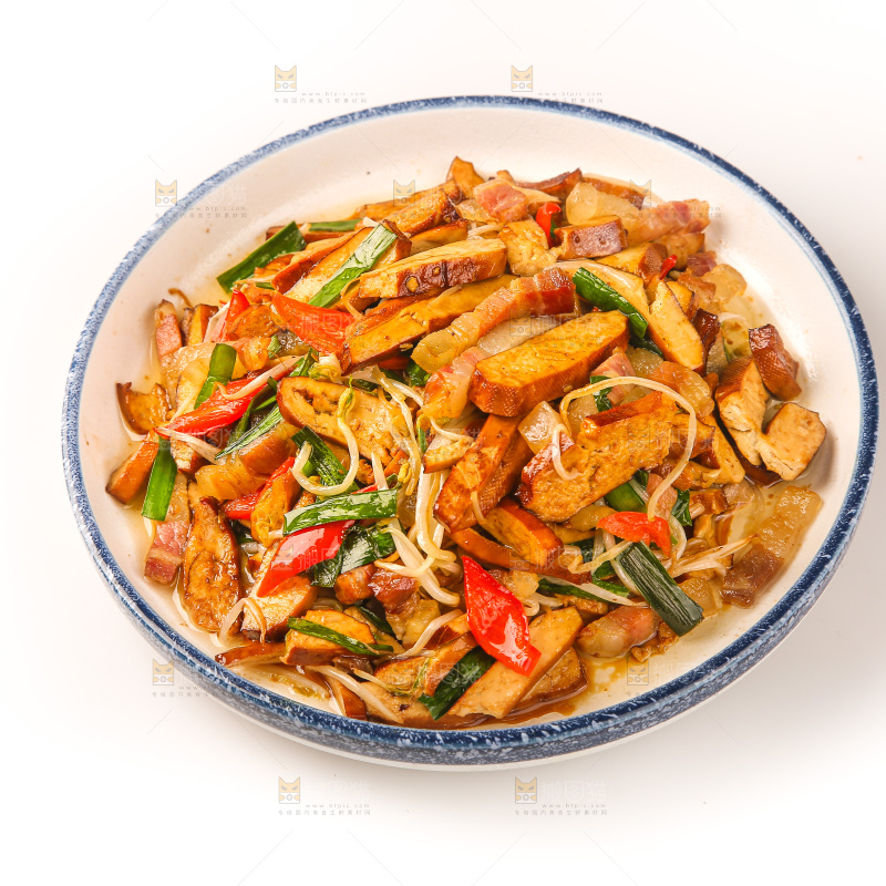 盘子里的炒豆干