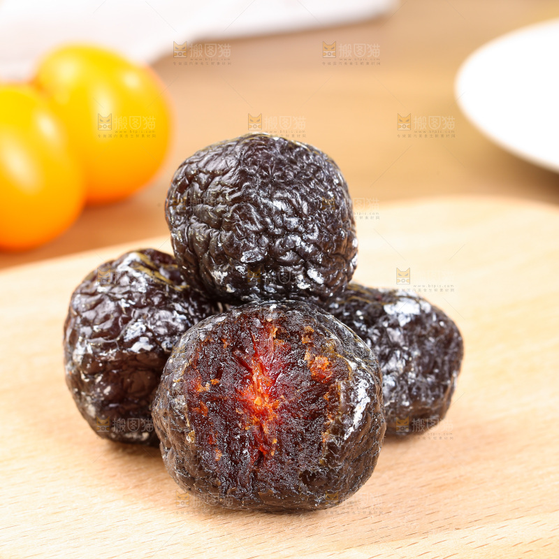 木底上的乌梅干