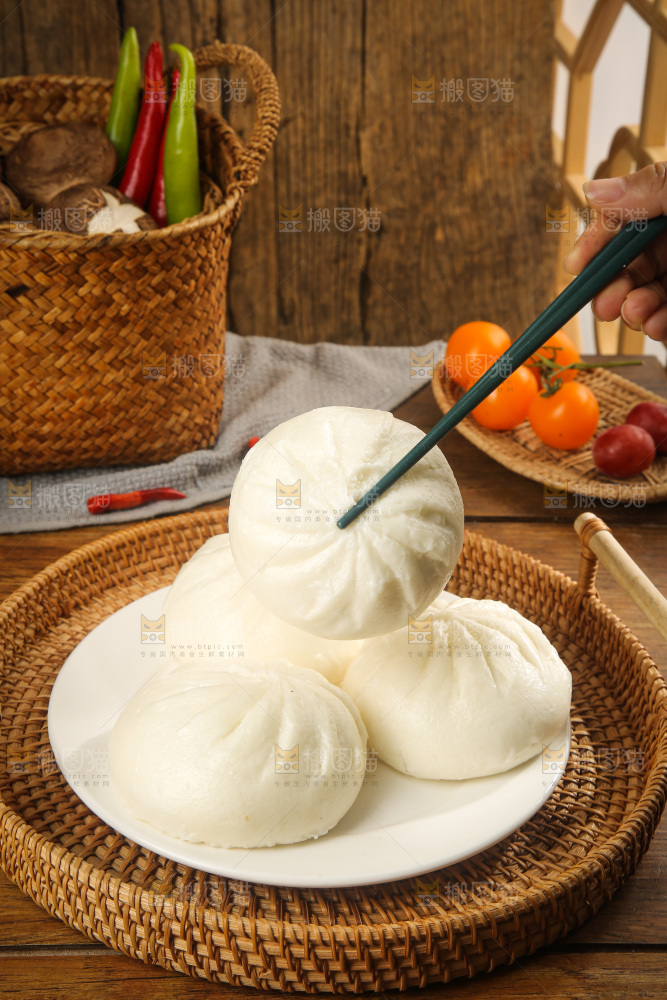 木底上的鲜肉包子