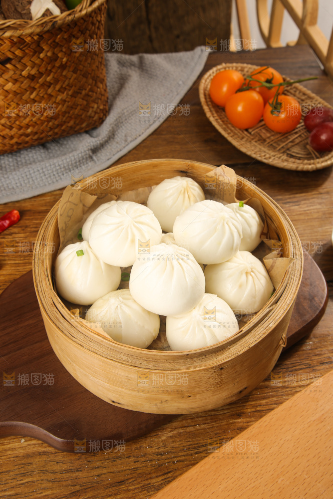 木底上的发面小笼包