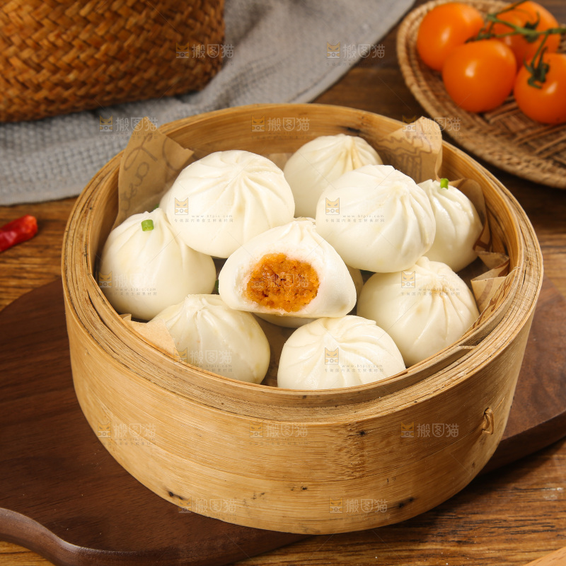 木底上的发面小笼包