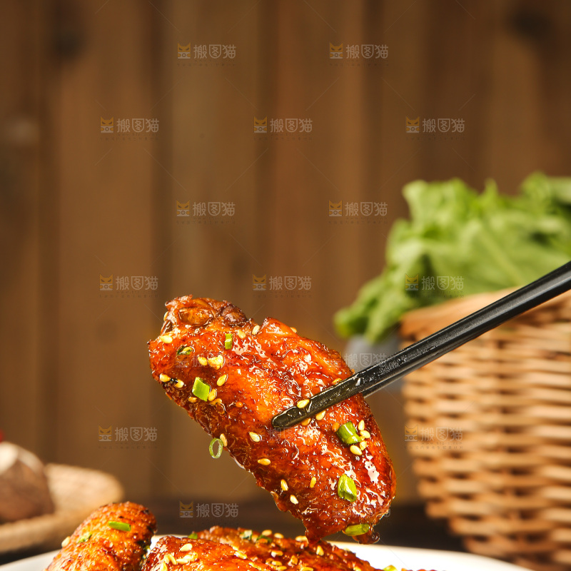 盘子里的可乐鸡翅