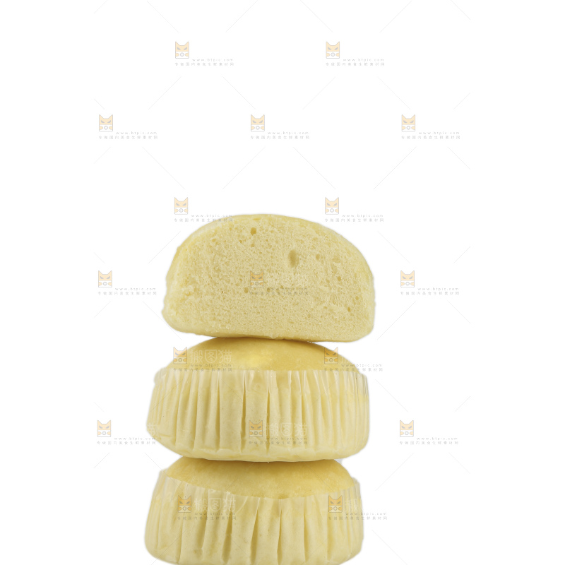 白底上的蒸蛋糕