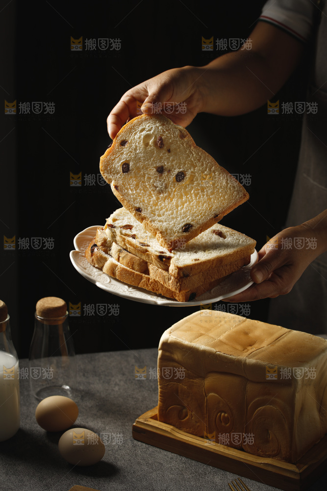 深底上的蔓越莓吐司