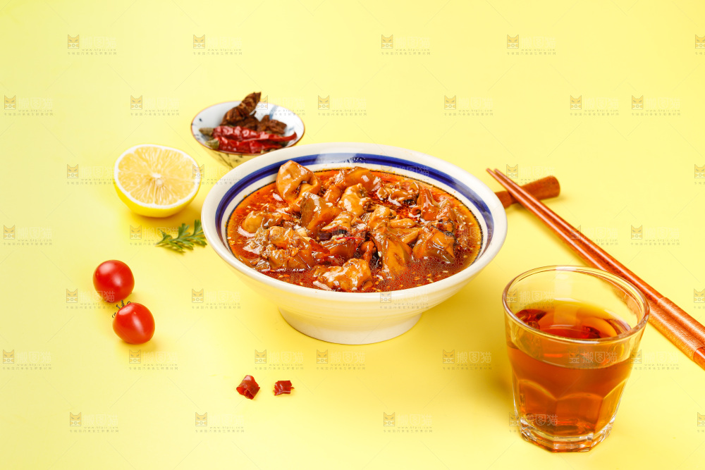 浅底上的鱿鱼脆